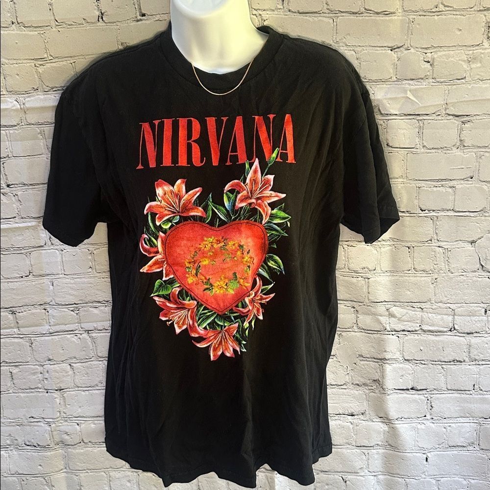 Nirvana Floral Graphic Concert Tee Women’s Size Medium Black Short Sleeve Band